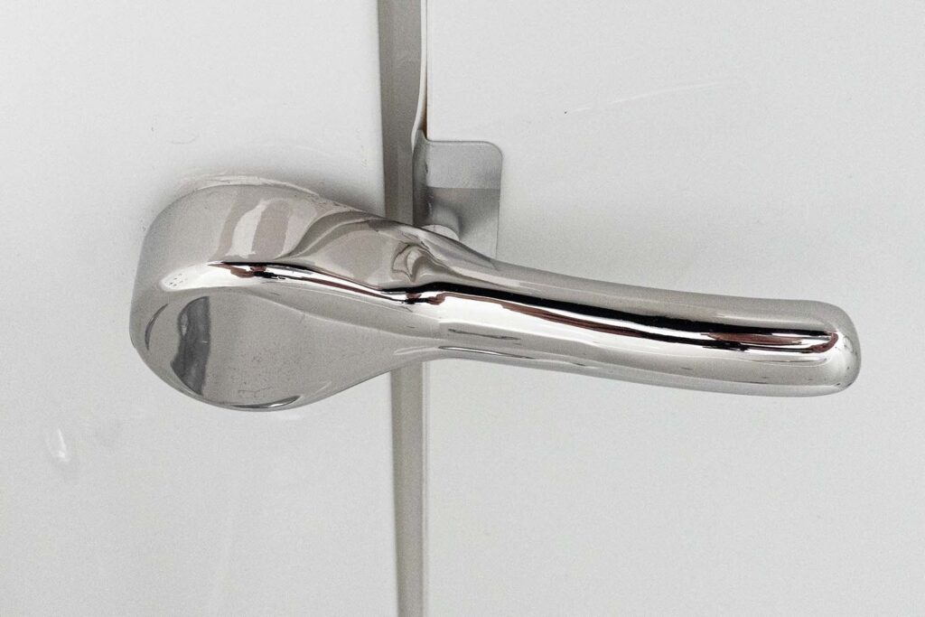 no-strength locking handle